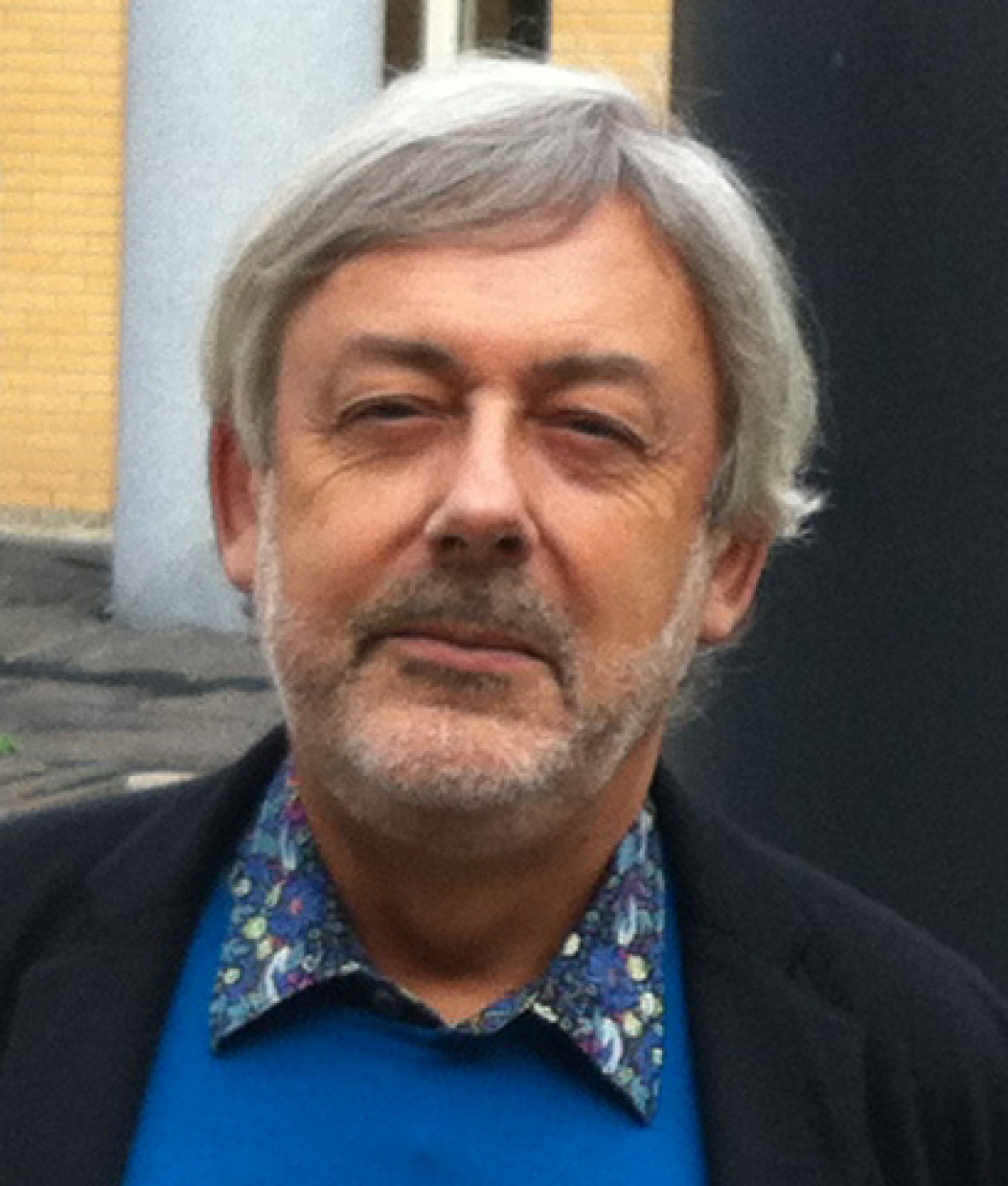David Alexander David Alexander ist Professor für Risiko- und Katastrophenvorsorge am University College London. Er ist Autor der Bücher „Natural Disasters“, „Confronting Catastrophe“, „Principles of Emergency Planning and Management“, „Recovery from Disaster“ (mit Ian Davis) and „How to Write an Emergency Plan“ (erscheint in Kürze). Er ist Chefredakteur des International Journal of Disaster Risk Reduction. Zu seinen Forschungs- und Lehrinteressen gehören Naturgefahren, Erdbebenkatastrophen, Kultur und Katastro